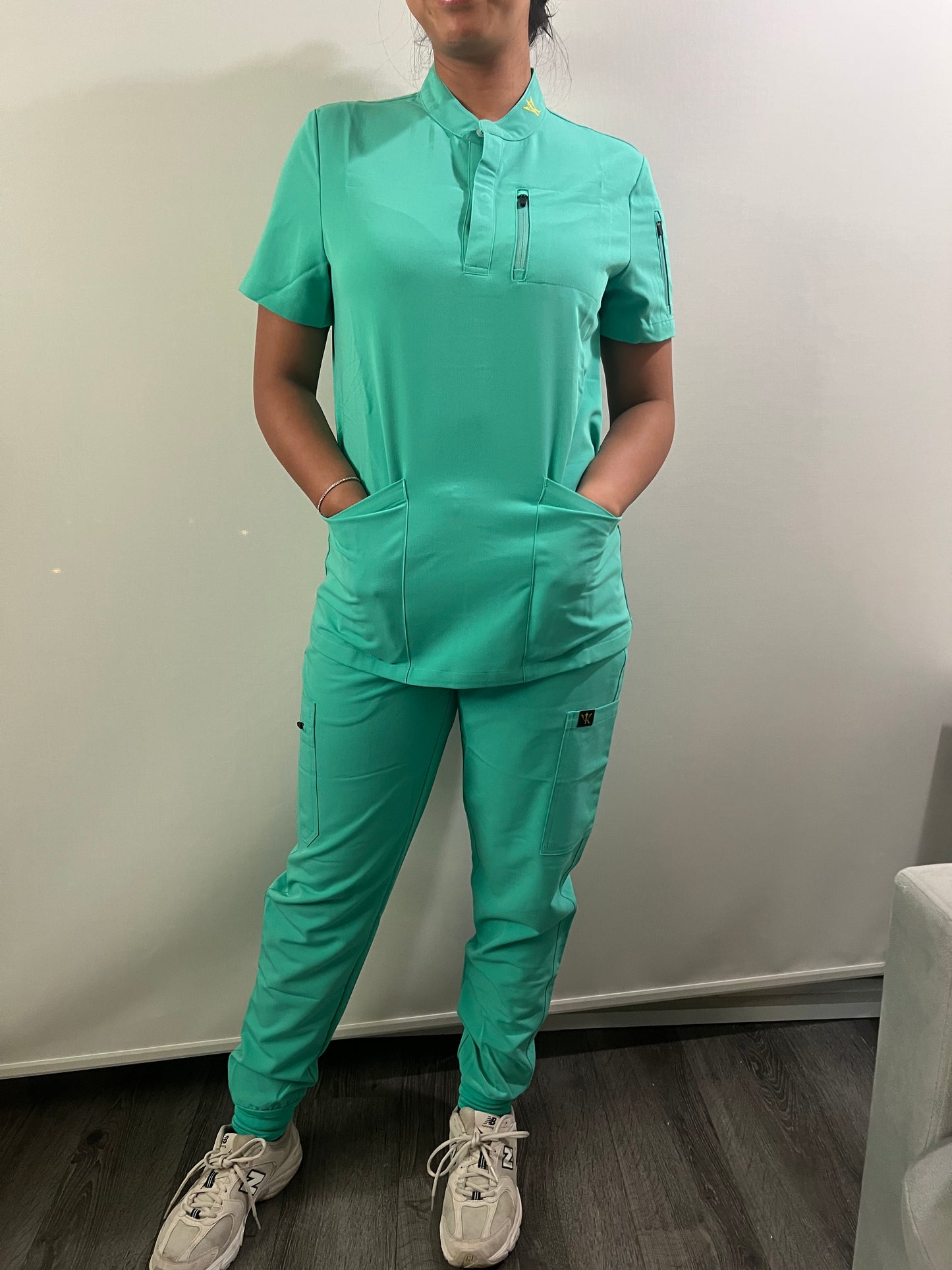(40% Presale Discount) The Modern Medic – Tailored Comfort Scrubs